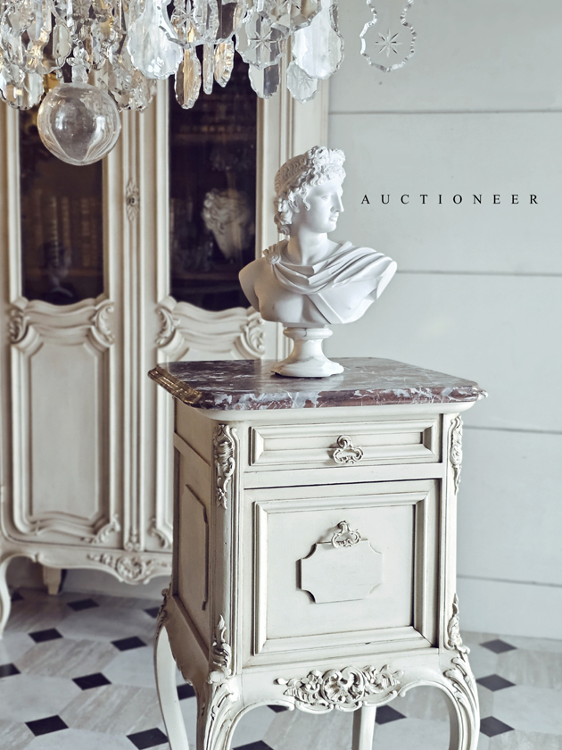 1900年代<br>法國路易十五邊櫃 3